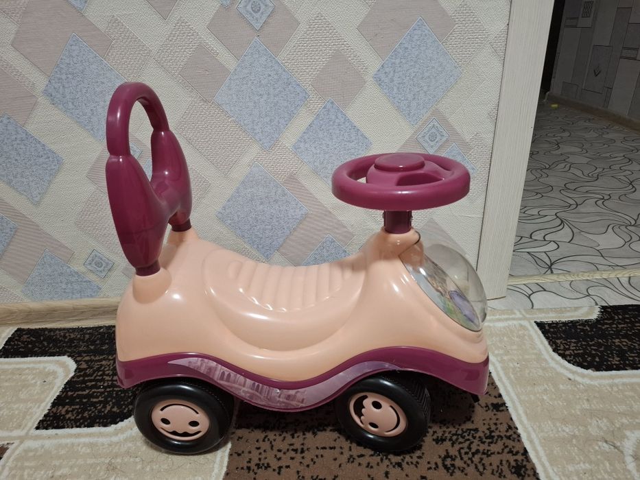 Продам машинку толокар