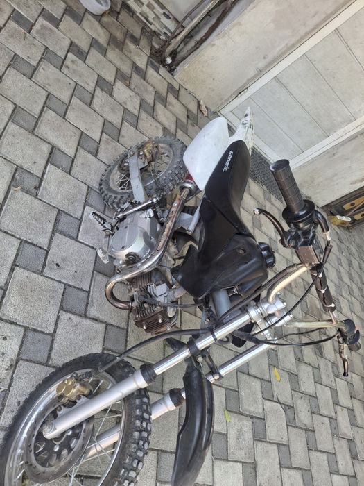 Vând cross 125 cc in stare perfecta