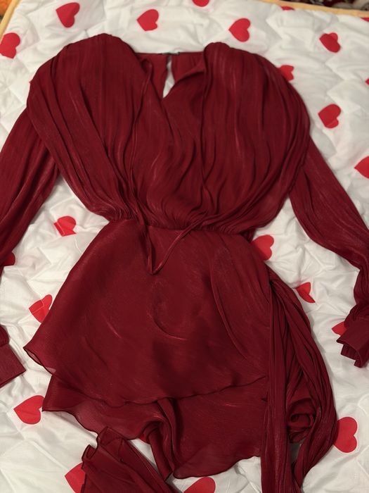 Платье из переливающейся ткани