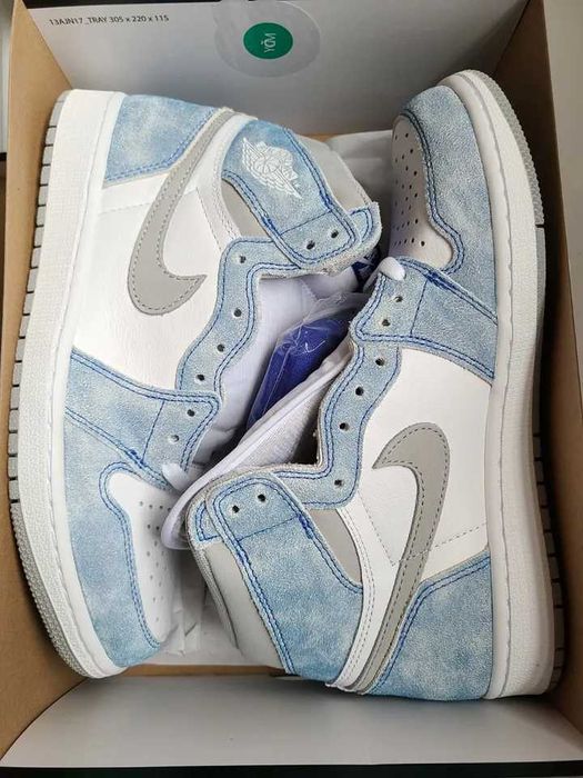 Jordan 1 Retro High OG Hyper Royal, marimea 10US (44 EU), stare 9/10.