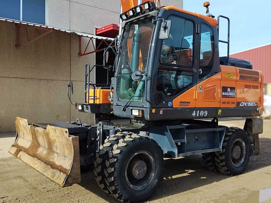 Колесный экскаватор Doosan DX190W-5