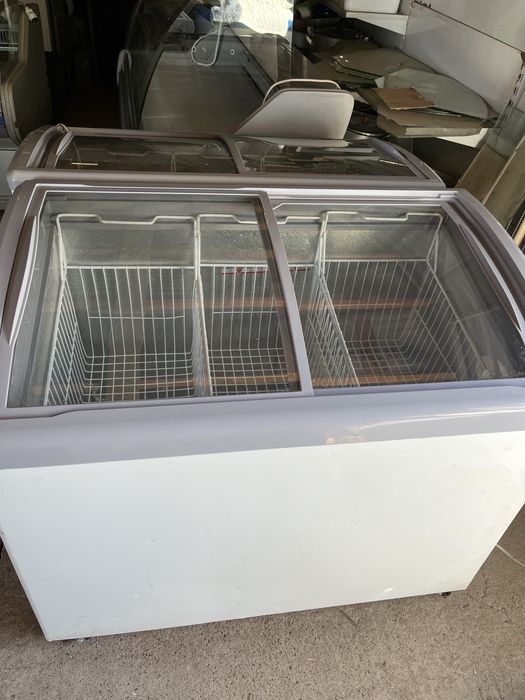 Продам витринные холодильники бу