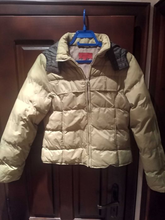 Зимно късо яке с гугла