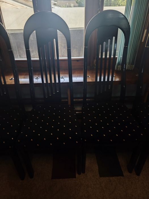 Продается большой стол и 20 стульев в комплекте