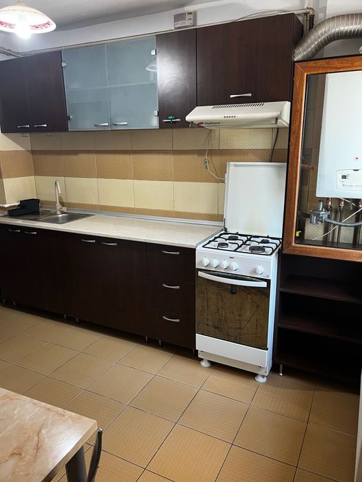 Inchiriez Apartament 2 camere Zona Centrala Decomandat