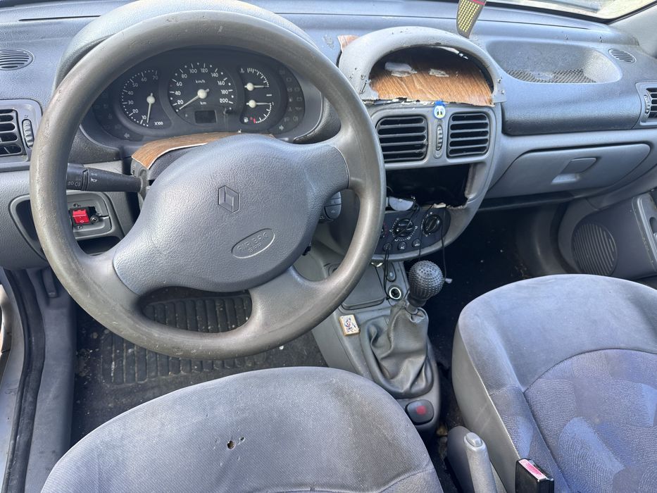 Renault Clio 1.2i 60hp 2001г На Части