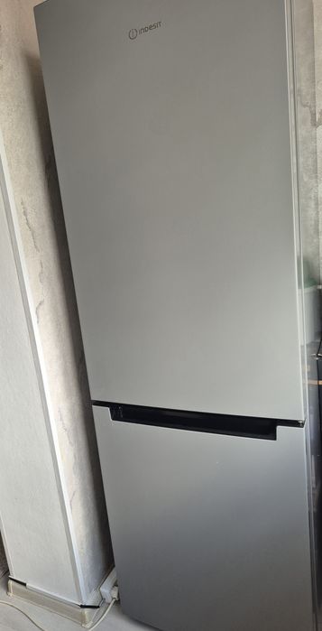 Продам хололильник INDESIT
