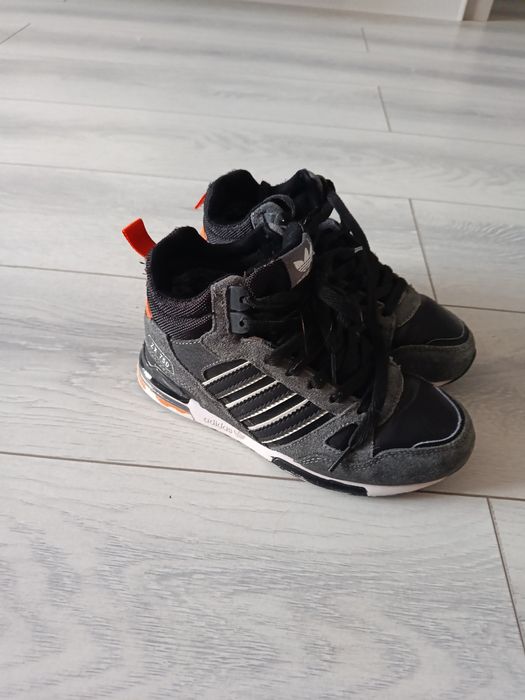 Продам кроссовки р.35 состояние хорошее Зима или холодная осень 3000.т