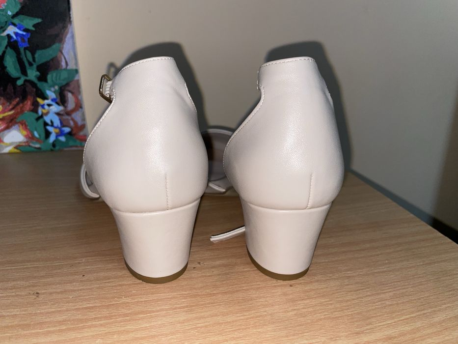 Продам туфли новые