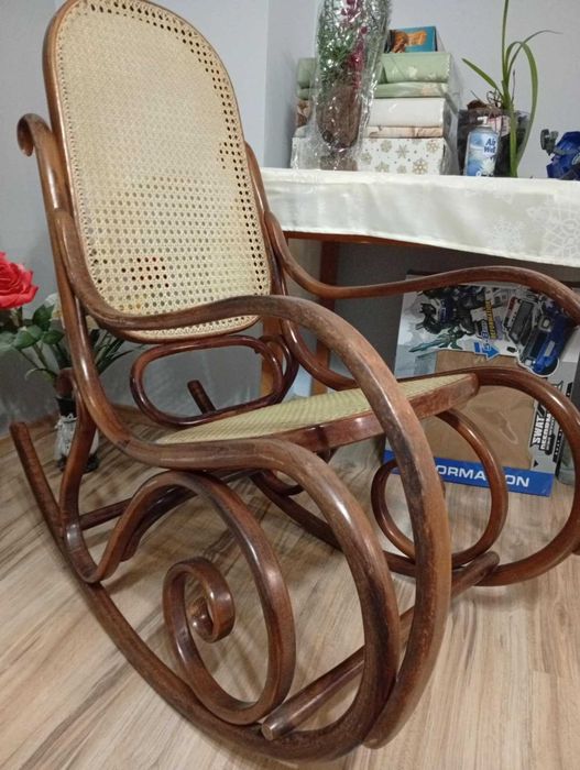 Люлеещ стол Тонет