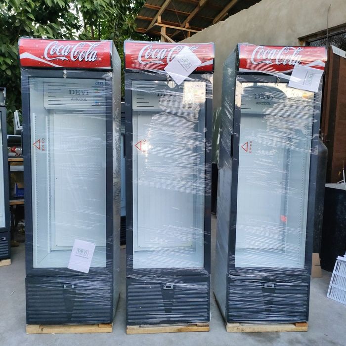 Акция !!! Продаются витриные холодильники.