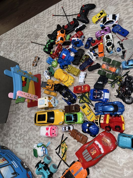Игрушечные машинки более 50 штук