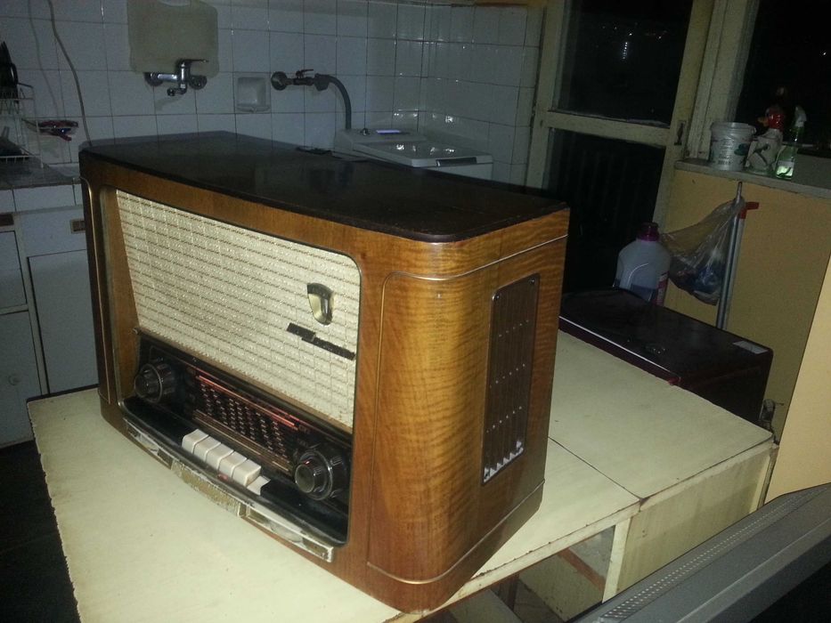 Старо  лампово радио GRUINDIG .
