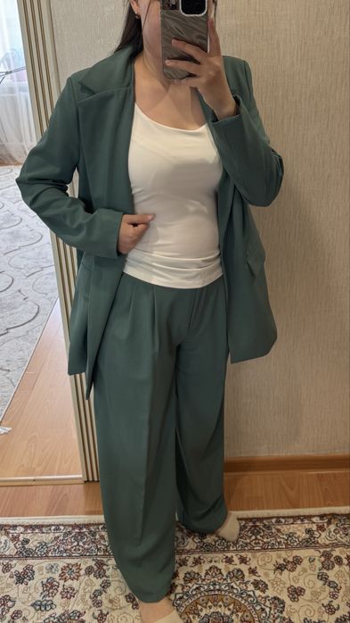 Продам женский костюм