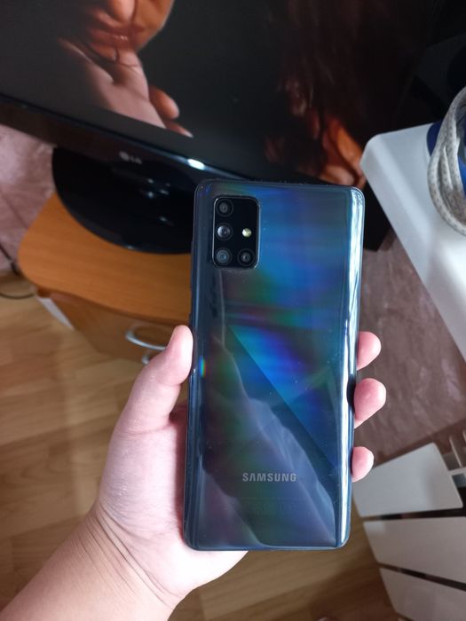 Samsung A71 128гб ОЗУ 6 в идеале