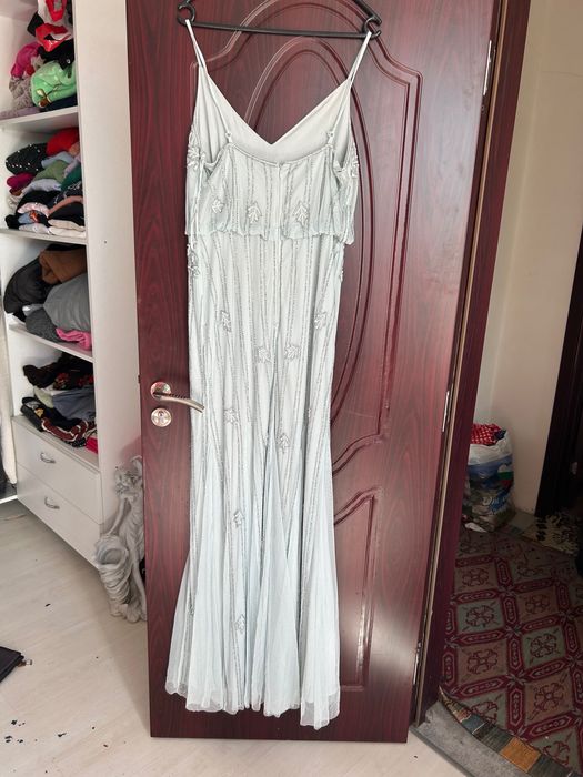 Официални роклии