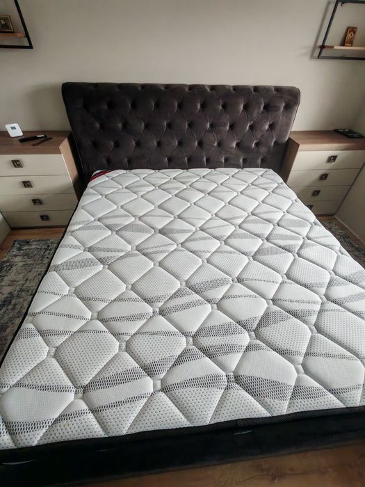 Pat Bourbon tapițat integral cu someliera+saltea și 2 comode
/
Produse