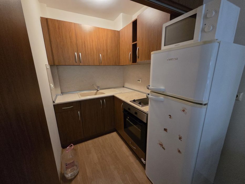 Продавам ъглова кухня с електроуреди – 165 х 160 см