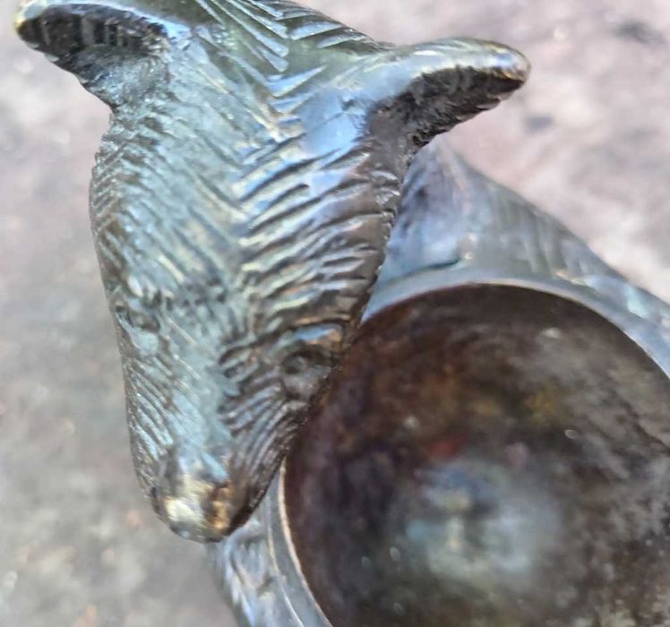 Statueta veche din bronz masiv