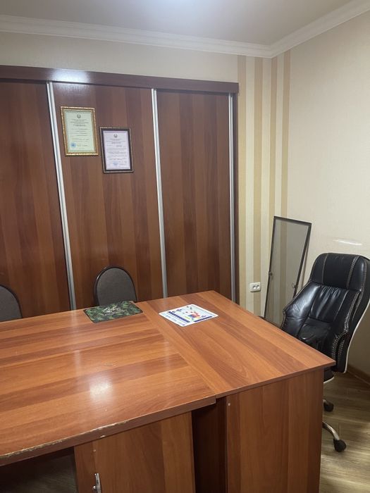 Сдам небольшой офис , в городе, Азиз базар , на 2 этаже бизнес центра
