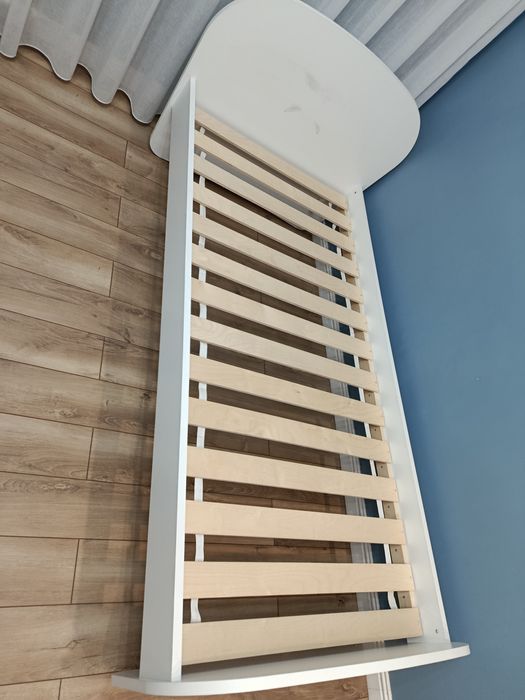 Кровать хорошая крепкая