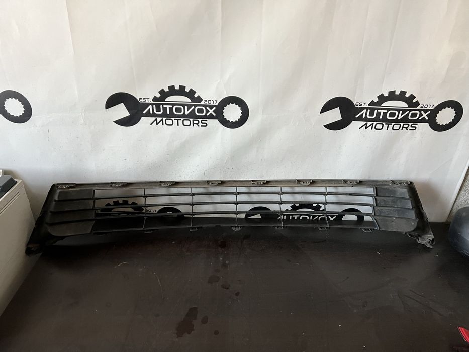 Grila inferioara bara fata Toyota Corolla an 2013-2019