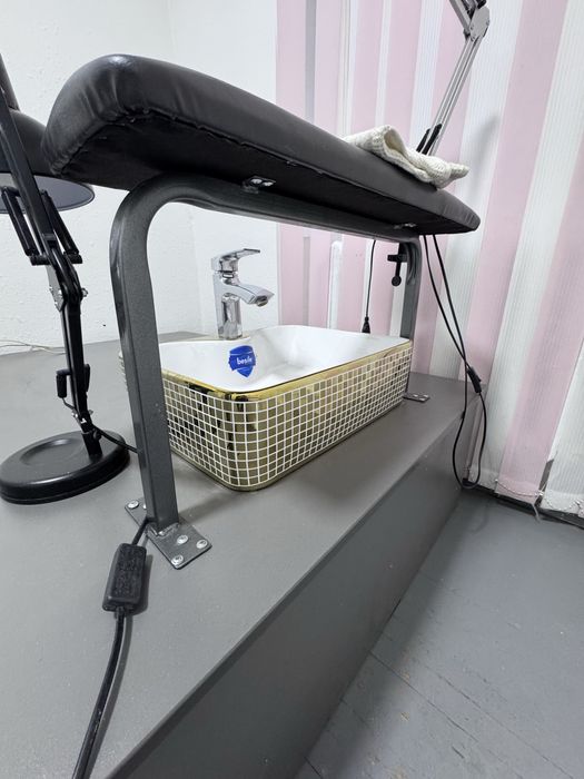 Продам для салона красоты