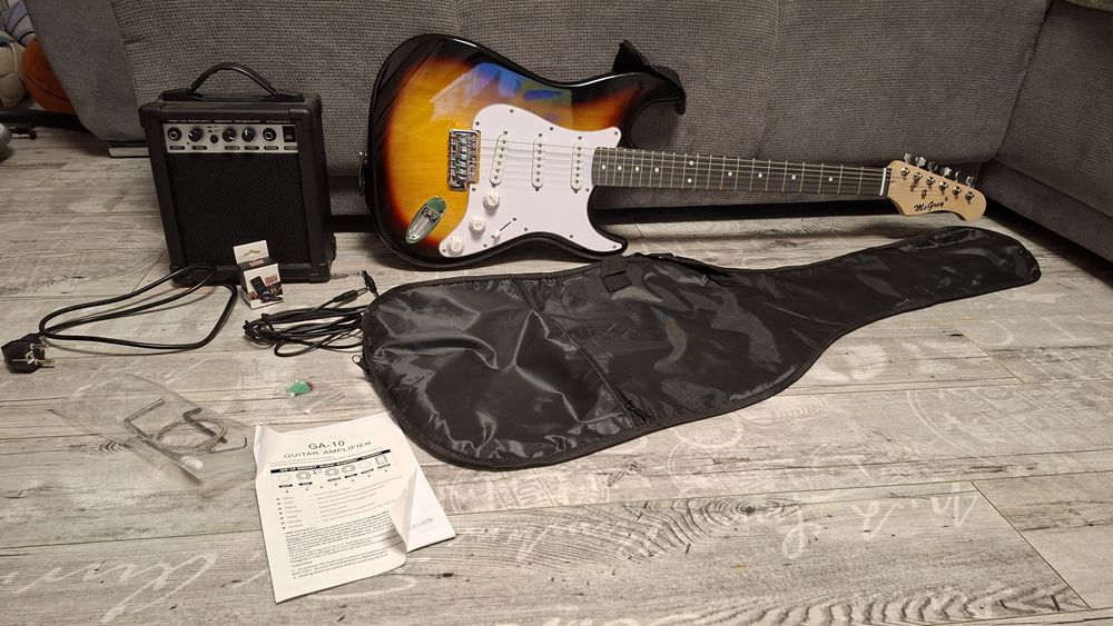 Vând chitara electrica cu amplificator