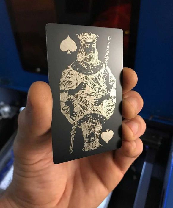 Лазерная гравировка  маркировка на кулонов брелоков металлических карт