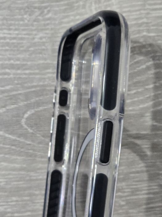 Husă Tech21 Evo Crystal Kick iPhone 15 Pro – MagSafe, Protecție 4,9 m