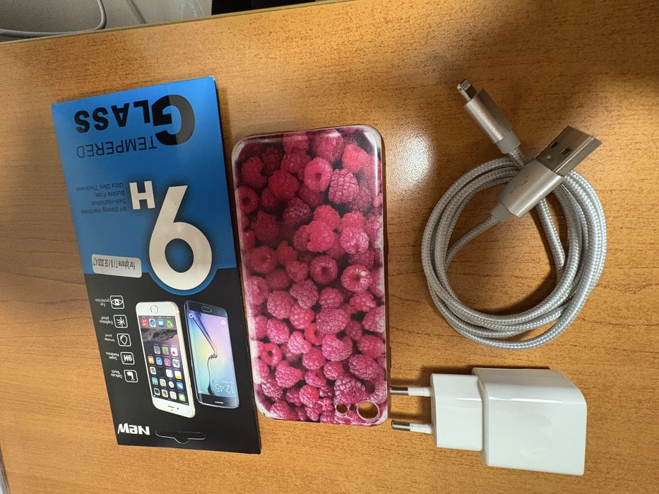 Продавам телефон Iphone SE 2020 +Нова батерия