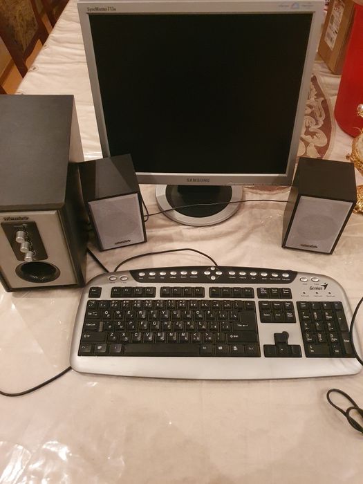 Компьютер с колонкой