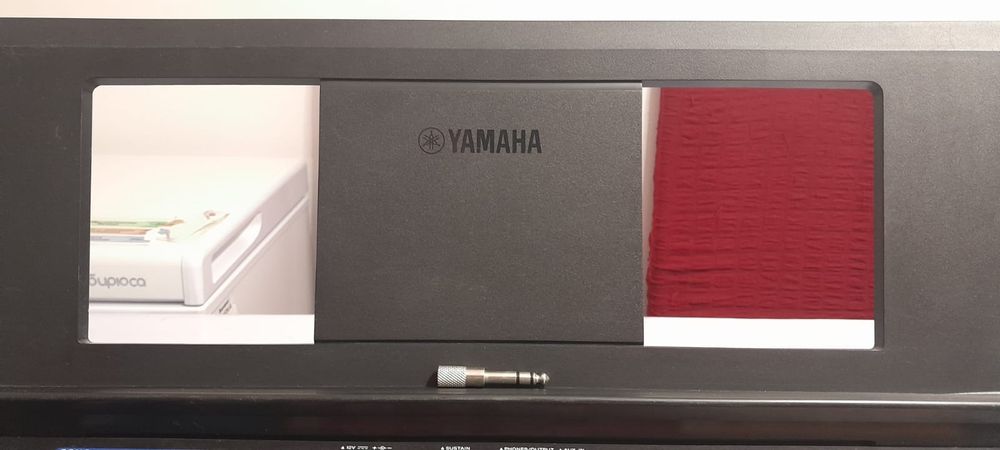 Продам синтезатор Yamaha E263