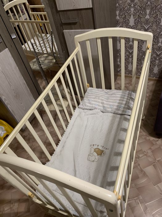 Детская кроватка с матрасом