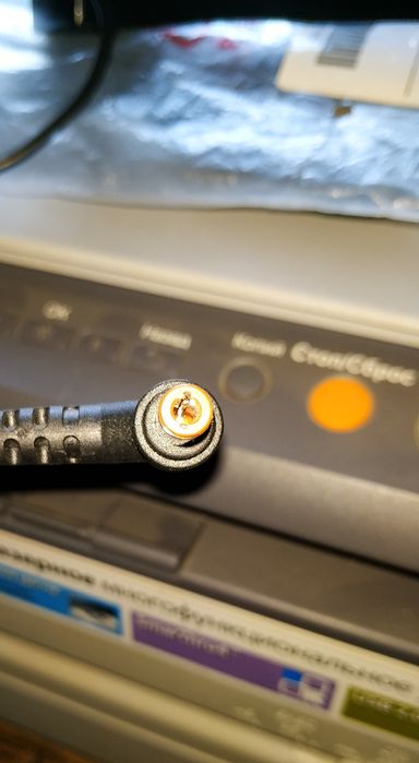 Блок питания к ноутбуку Lenovo.