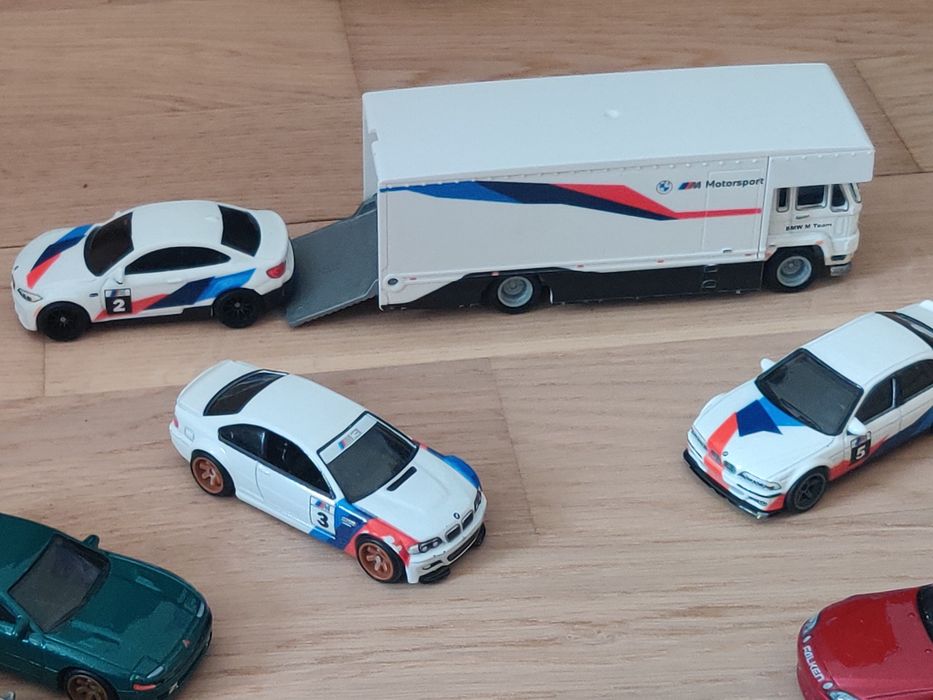 Продам Hot wheels