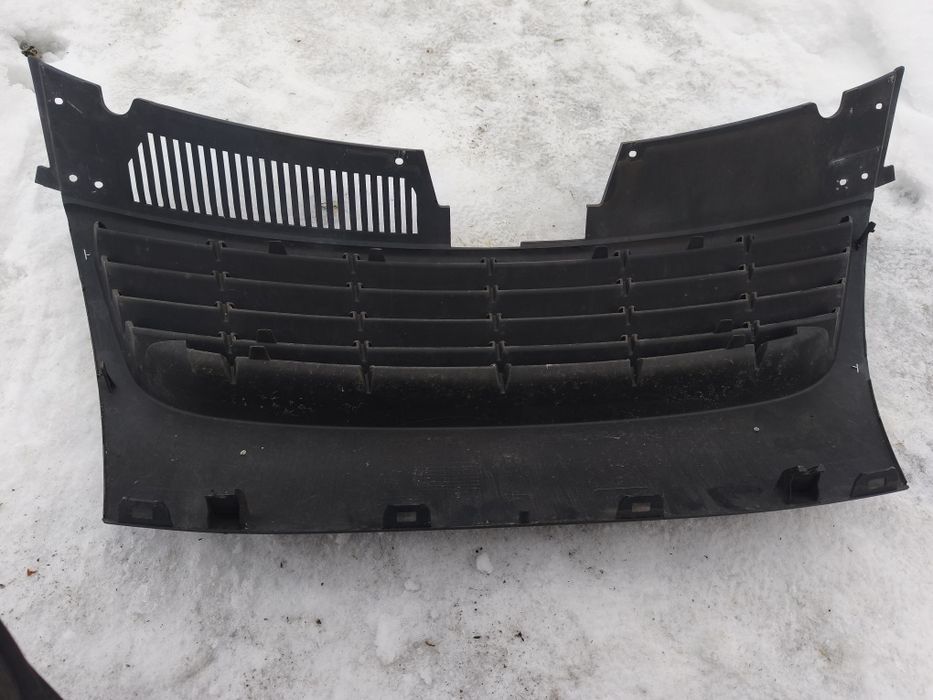 Grilă centrală bară față Volkswagen Passat B6 2005-2010