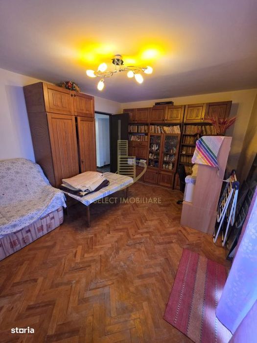 Apartament de 3 camere, decomandat, 66 mp., zona Sens
