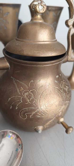Старинен чайник, месинг, ръчно гравиран