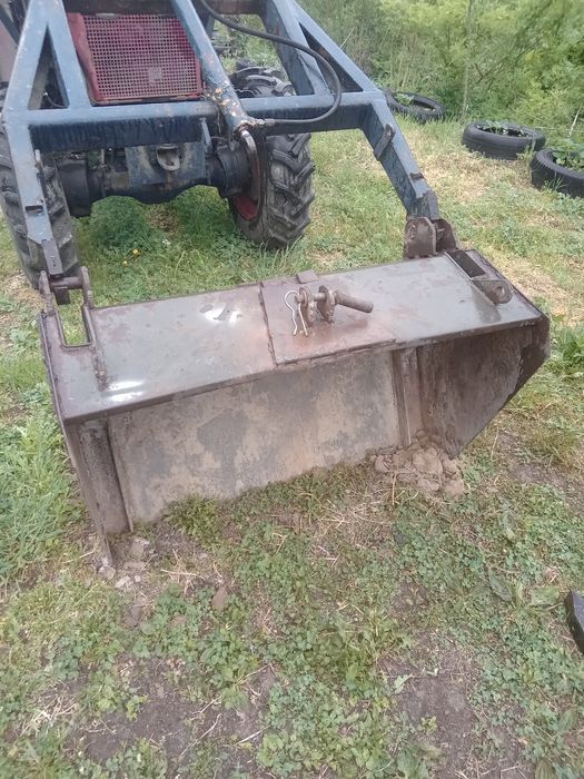 Încărcător frontal tractor