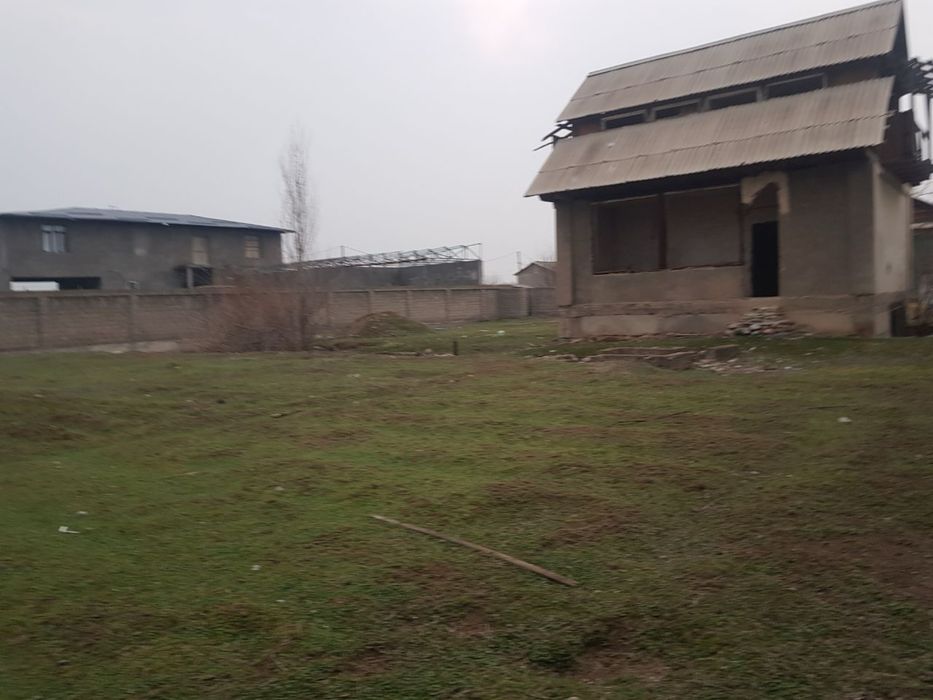 Продается дача под строительство , имеется артизанская вода,газ,свет