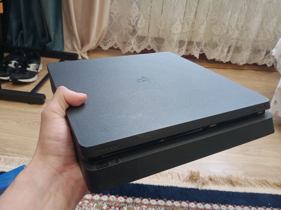 Playstation 4 slim
