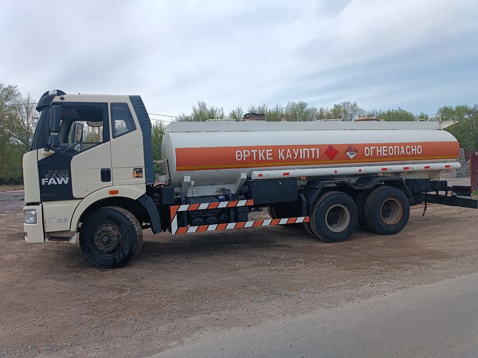 Бензовоз FAW 12м3