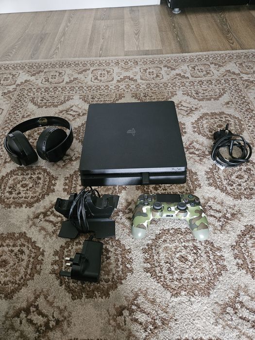 PS4 slim + controller + casti+stand dual incarcare controller