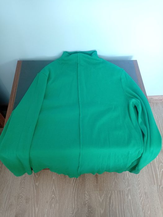 Продавам използвани дрехи.