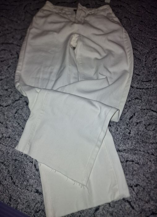 Широки бели дънки