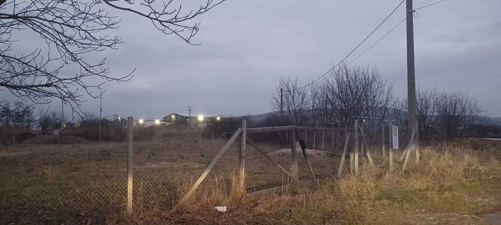 Vând teren aproape de Centura