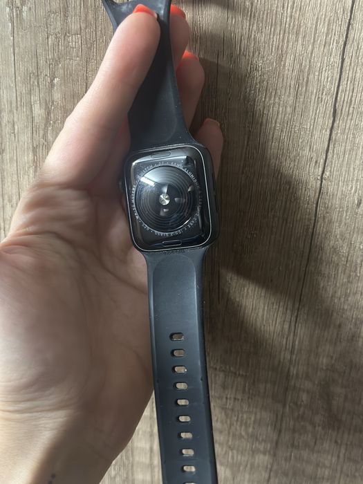 Продам apple watch se 44 mm.