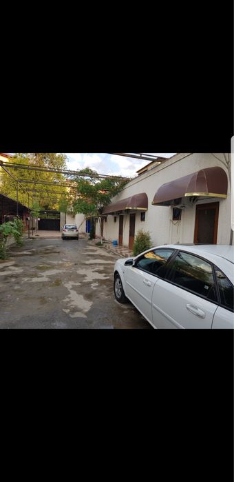 Нотурар бино сотилади