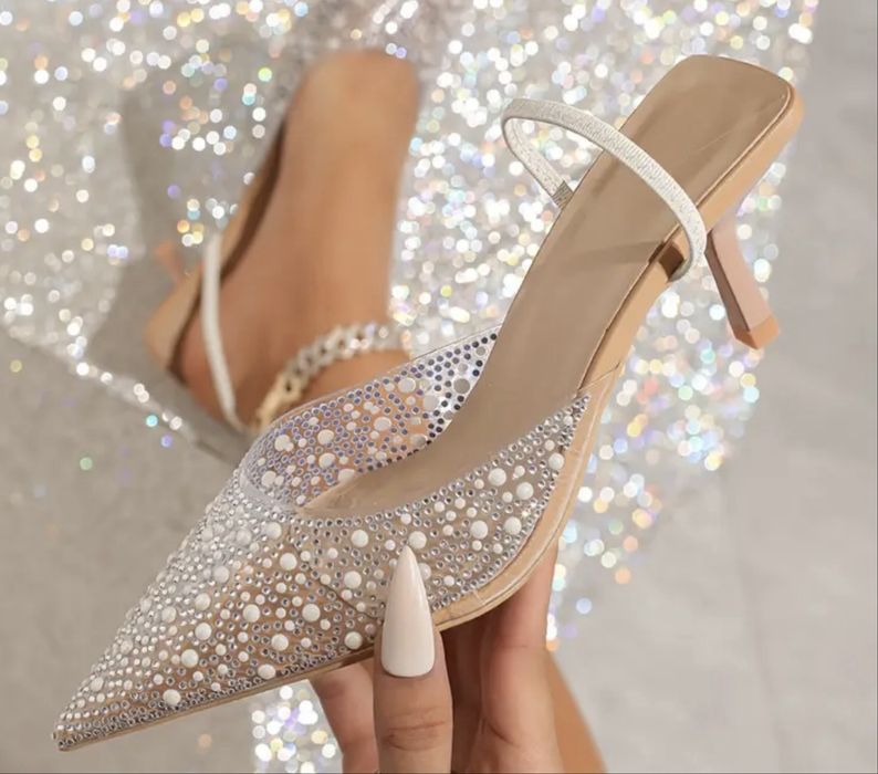 Шикарное вечернее платье в пайетках